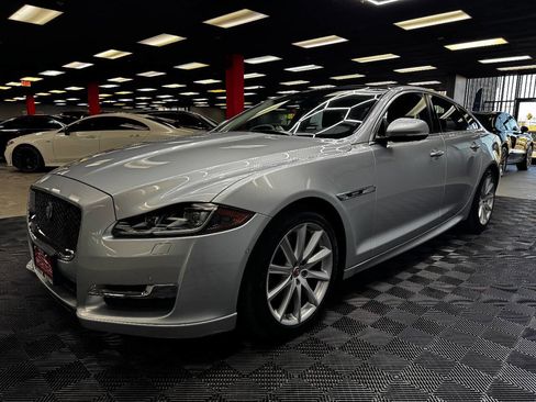 Used 2016 Jaguar XJ R-Sport image 6