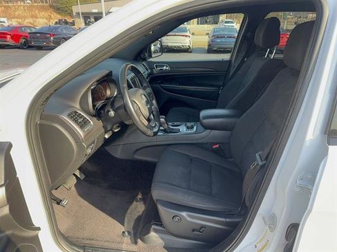 Used 2018 Jeep Grand Cherokee Laredo image 10