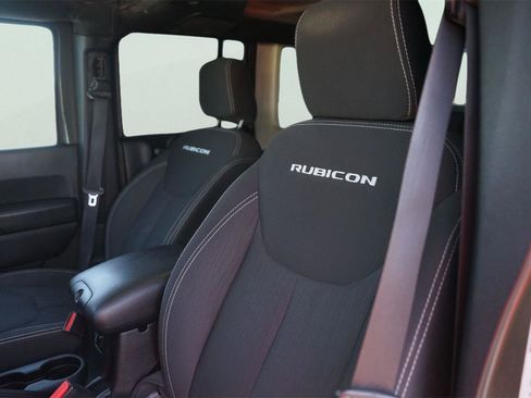 Used 2016 Jeep Wrangler Unlimited Rubicon w/ Max Tow Package AWD/4WD image 10