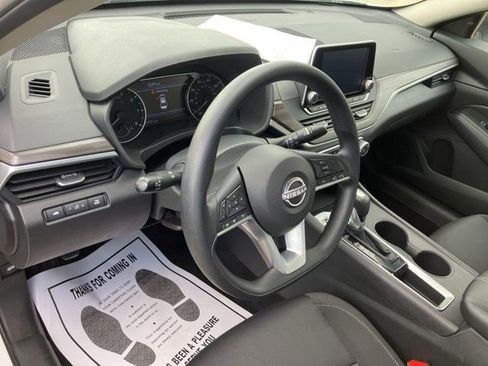 Used 2025 Nissan Altima 2.5 SV FWD image 13
