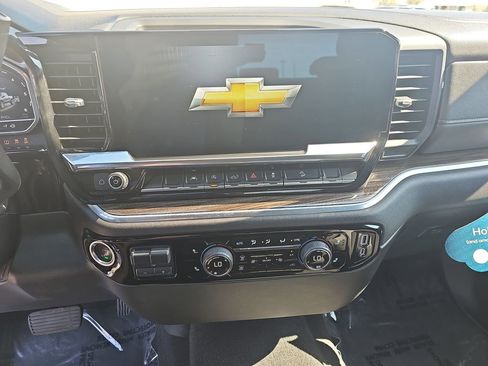 Used 2022 Chevrolet Silverado 1500 RST AWD/4WD image 23