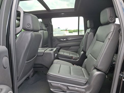 Used 2022 GMC Yukon XL Denali w/ Max Trailering Package AWD/4WD image 11