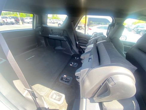 Used 2025 Toyota 4Runner SR5 AWD/4WD image 28