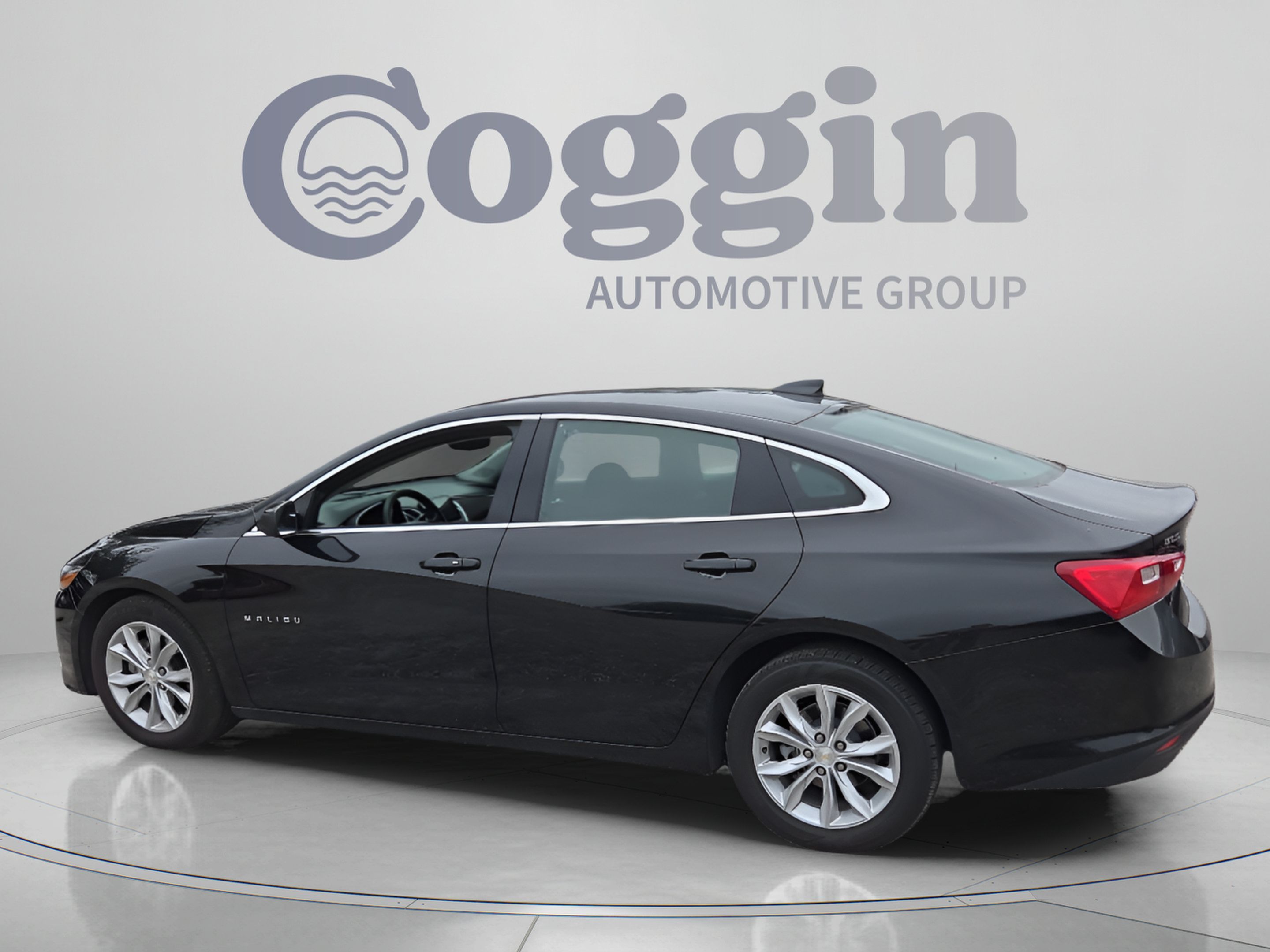 Used 2025 Chevrolet Malibu LT FWD image 3