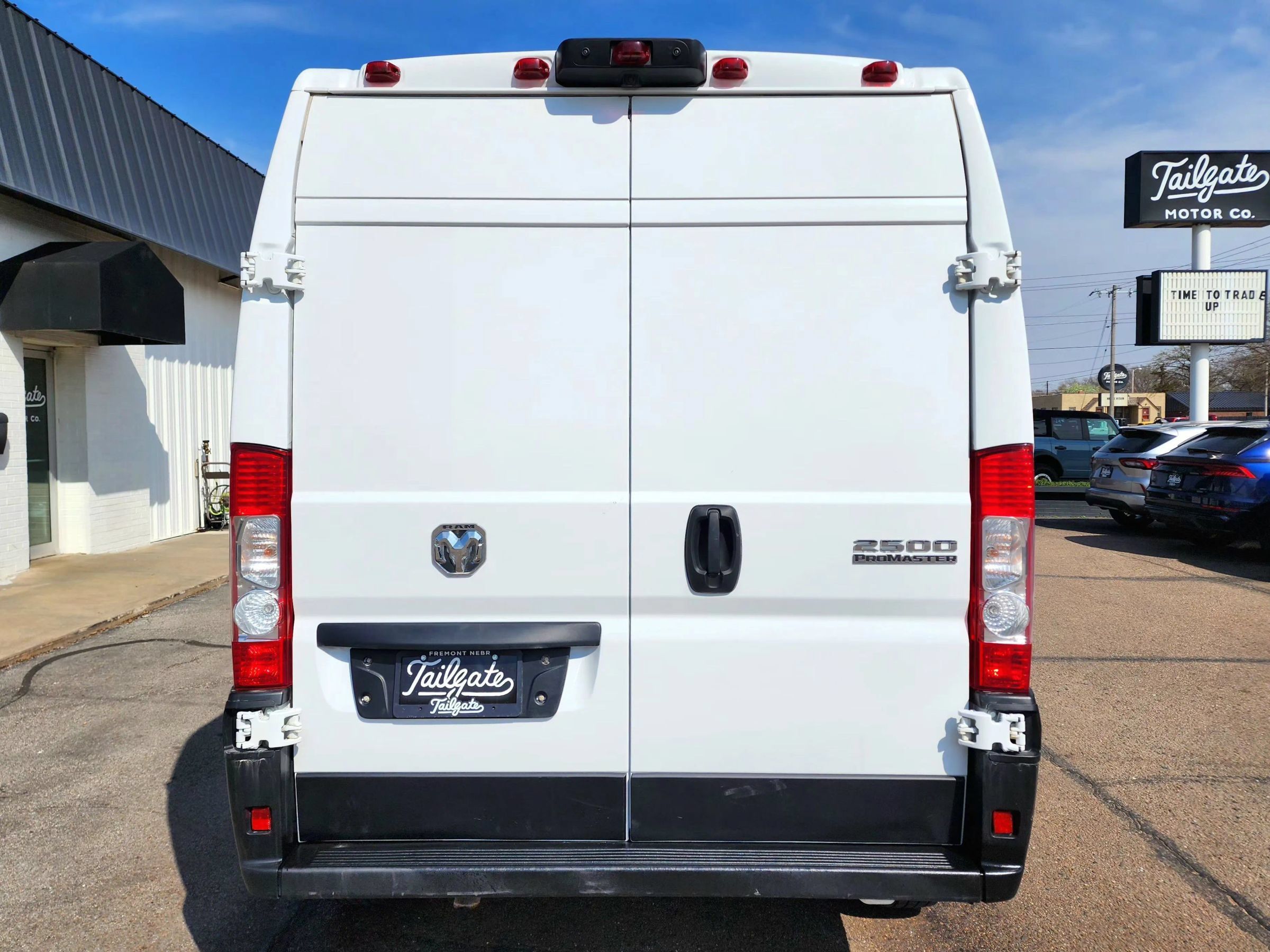 Used 2025 RAM ProMaster 2500 w/ Convenience Group FWD image 11