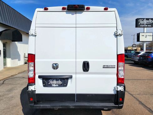 Used 2025 RAM ProMaster 2500 w/ Convenience Group FWD image 11