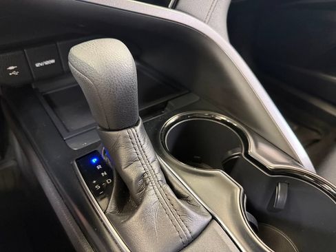 Used 2019 Toyota Camry LE w/ Convenience Package FWD image 16