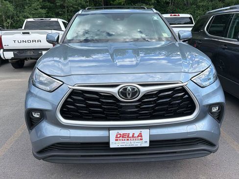 Used 2020 Toyota Highlander XLE AWD/4WD image 2