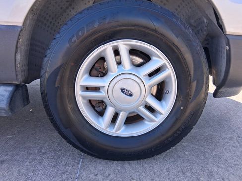 Used 2006 Ford Expedition XLT RWD image 28