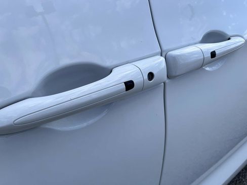 Used 2023 Chrysler Voyager LX FWD image 9