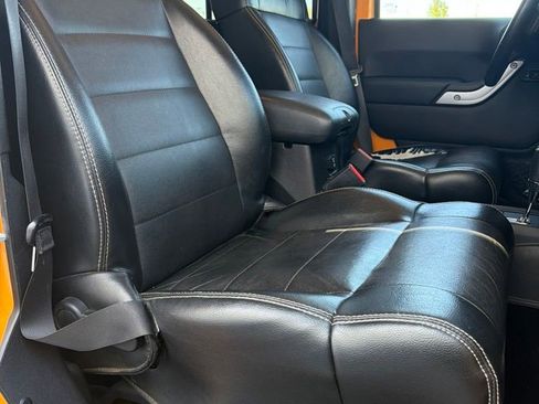 Used 2012 Jeep Wrangler Unlimited Rubicon w/ Connectivity Group AWD/4WD image 9