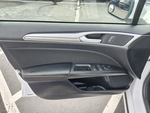 Used 2020 Ford Fusion SE FWD image 26