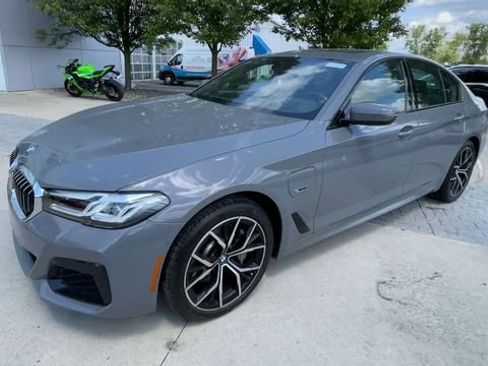 Used 2022 BMW 530e xDrive w/ Premium Package AWD/4WD image 6