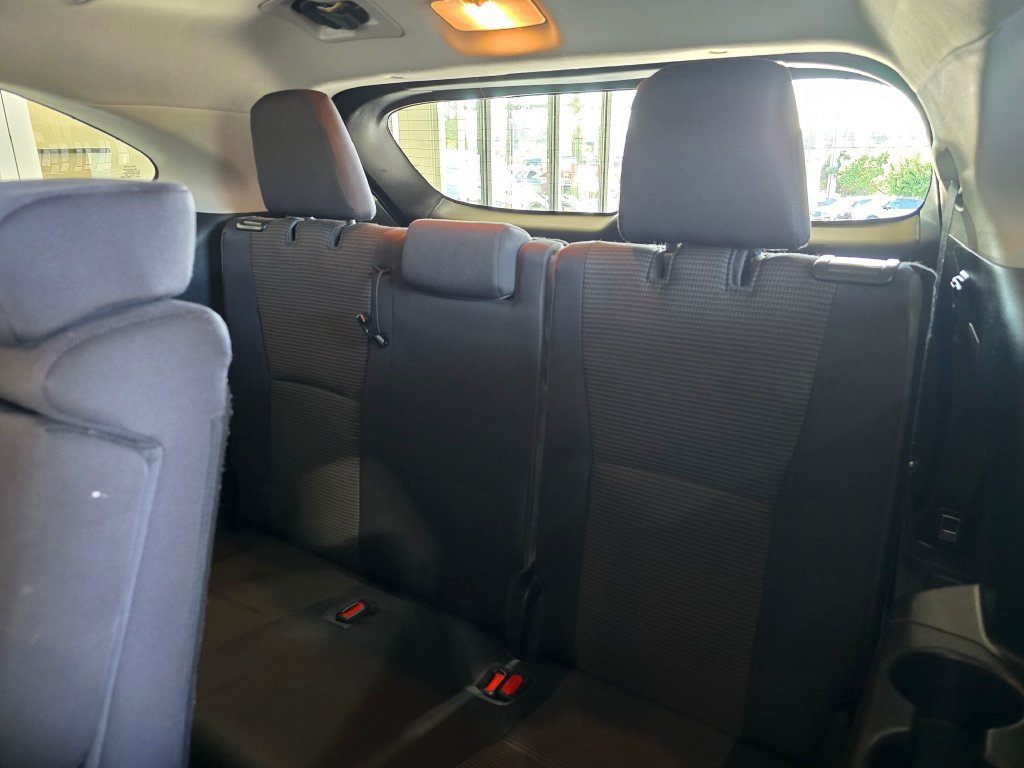 Used 2022 Toyota Highlander LE AWD/4WD image 27