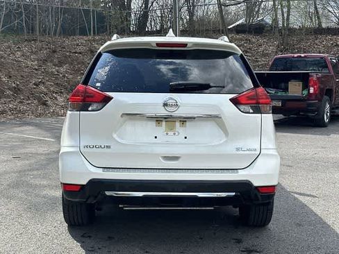 Used 2018 Nissan Rogue SL w/ Premium Package image 4