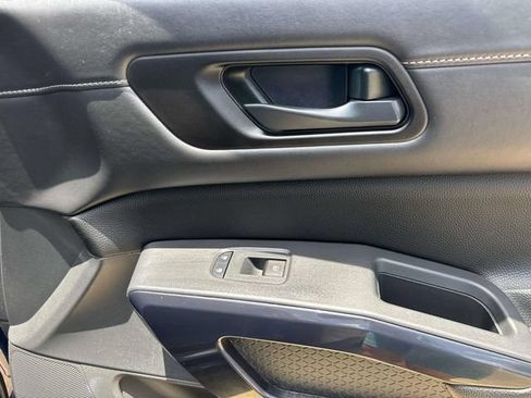 Used 2025 Nissan Pathfinder SV FWD image 21