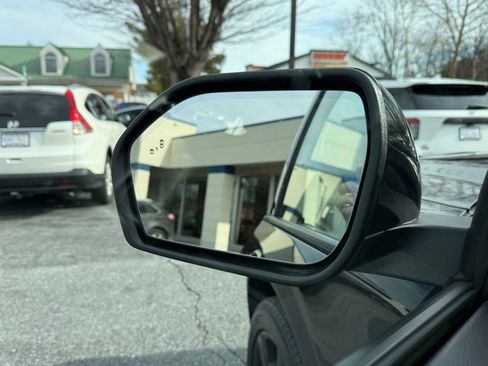 Used 2022 Ford Explorer ST image 11