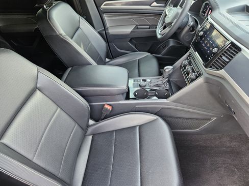 Used 2022 Volkswagen Atlas Cross Sport SEL R-Line image 16