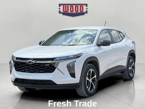 Used 2025 Chevrolet Trax RS w/ Driver Confidence Package FWD image 3