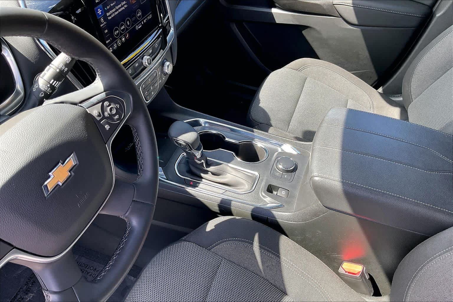 Used 2023 Chevrolet Traverse LT FWD image 17