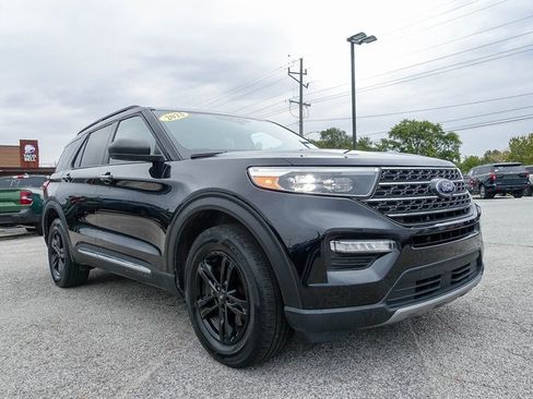 Used 2023 Ford Explorer XLT w/ Equipment Group 202A image 7