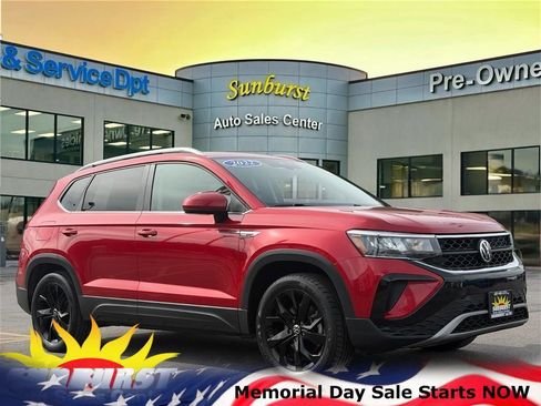 Used 2022 Volkswagen Taos SE AWD/4WD image 1