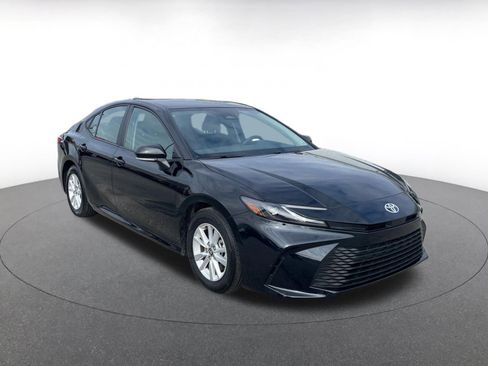 Used 2025 Toyota Camry LE image 1