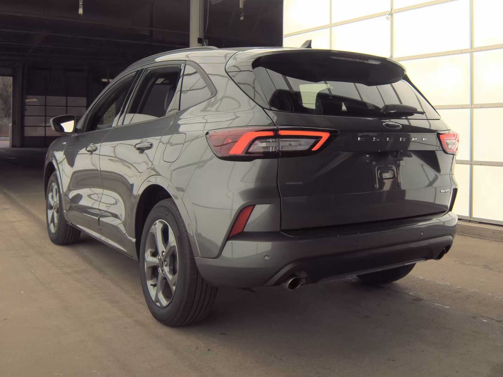 Used 2024 Ford Escape ST-Line w/ Tech Pack #1 AWD/4WD image 4