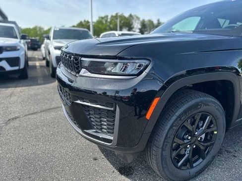 New 2026 Jeep Grand Cherokee Altitude AWD/4WD image 14