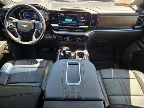 Used 2022 Chevrolet Silverado 1500 High Country w/ High Country Premium Package AWD/4WD image 12