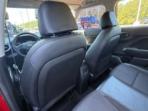 Used 2022 Hyundai Venue Limited FWD image 13