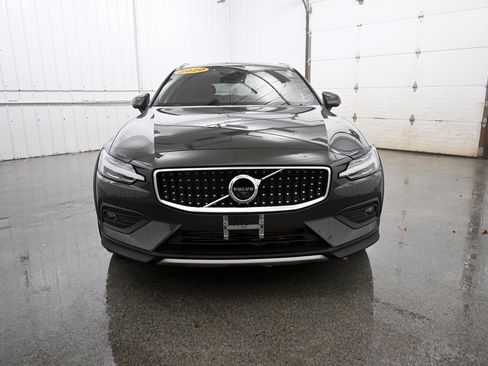 Used 2020 Volvo V60 T5 Cross Country image 20