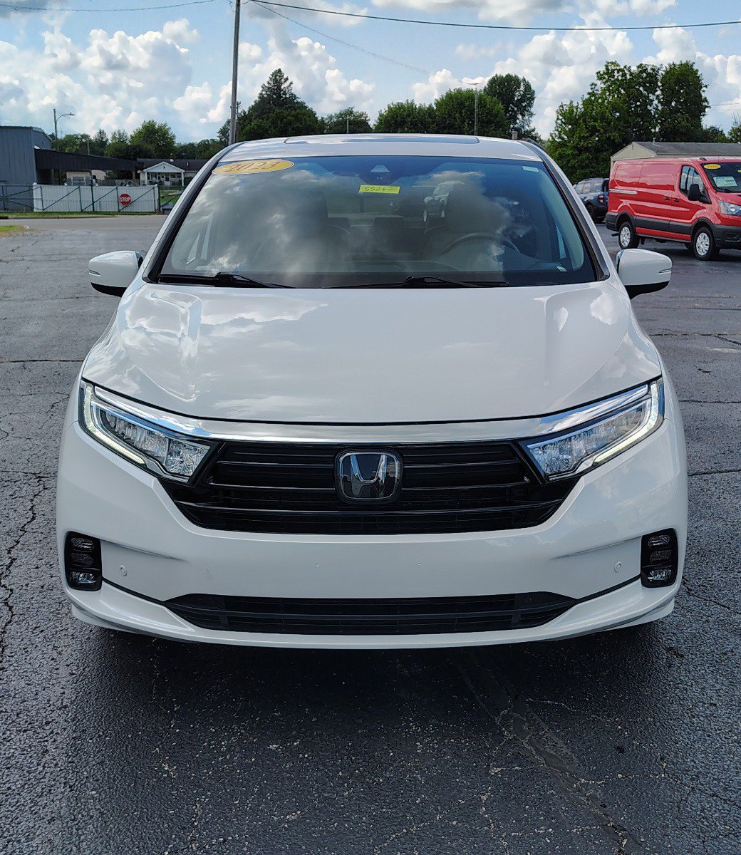Used 2023 Honda Odyssey Elite image 2