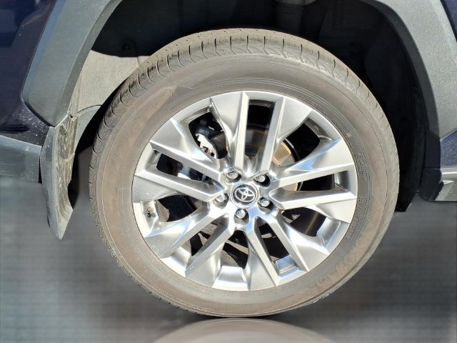 Certified 2022 Toyota RAV4 XLE Premium AWD/4WD image 30