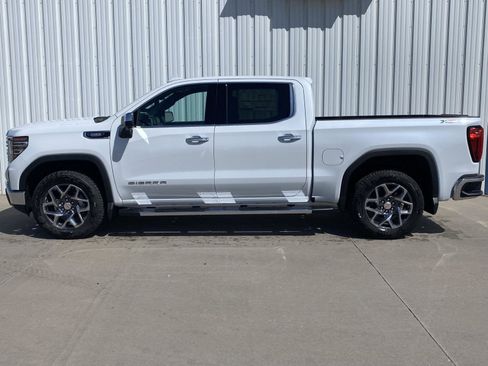 New 2026 GMC Sierra 1500 SLT image 8