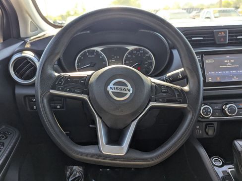 Used 2020 Nissan Versa S FWD image 17