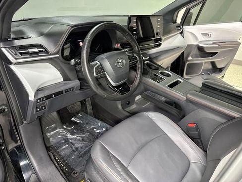 Used 2022 Toyota Sienna XSE FWD image 15