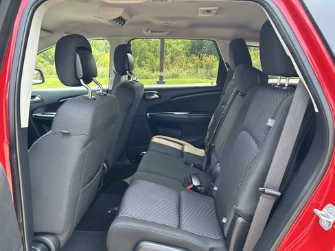 Used 2019 Dodge Journey SE FWD image 22