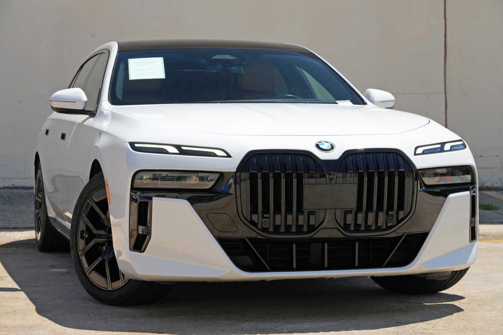Used 2023 BMW 740i w/ Parking Assistance Package RWD image 4