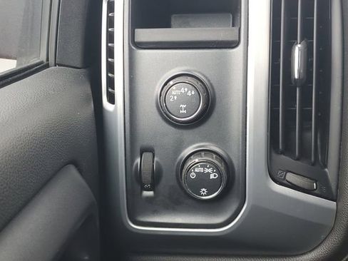 Used 2018 GMC Sierra 1500 SLE image 17