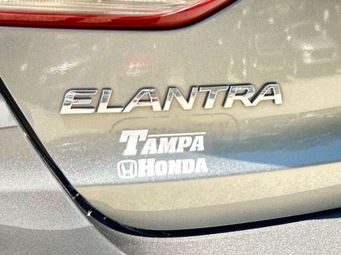 Used 2017 Hyundai Elantra SE FWD image 8