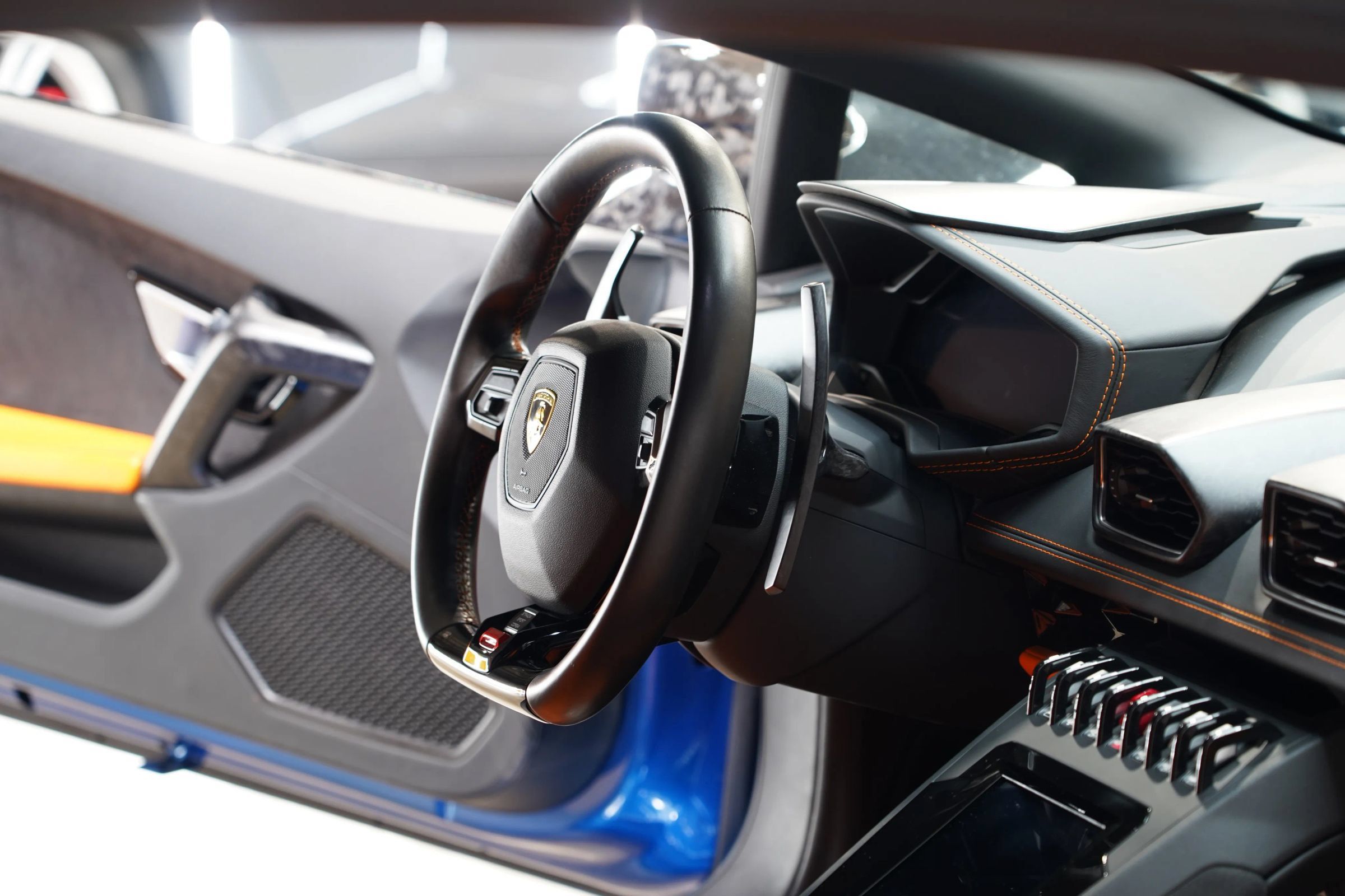 Used 2020 Lamborghini Huracan EVO RWD image 63