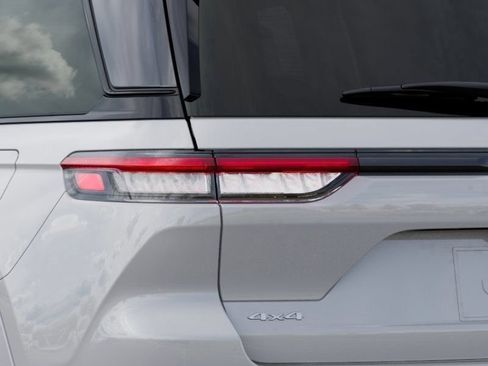 New 2026 Jeep Grand Cherokee Summit w/ Adv Protech Group IV AWD/4WD image 9