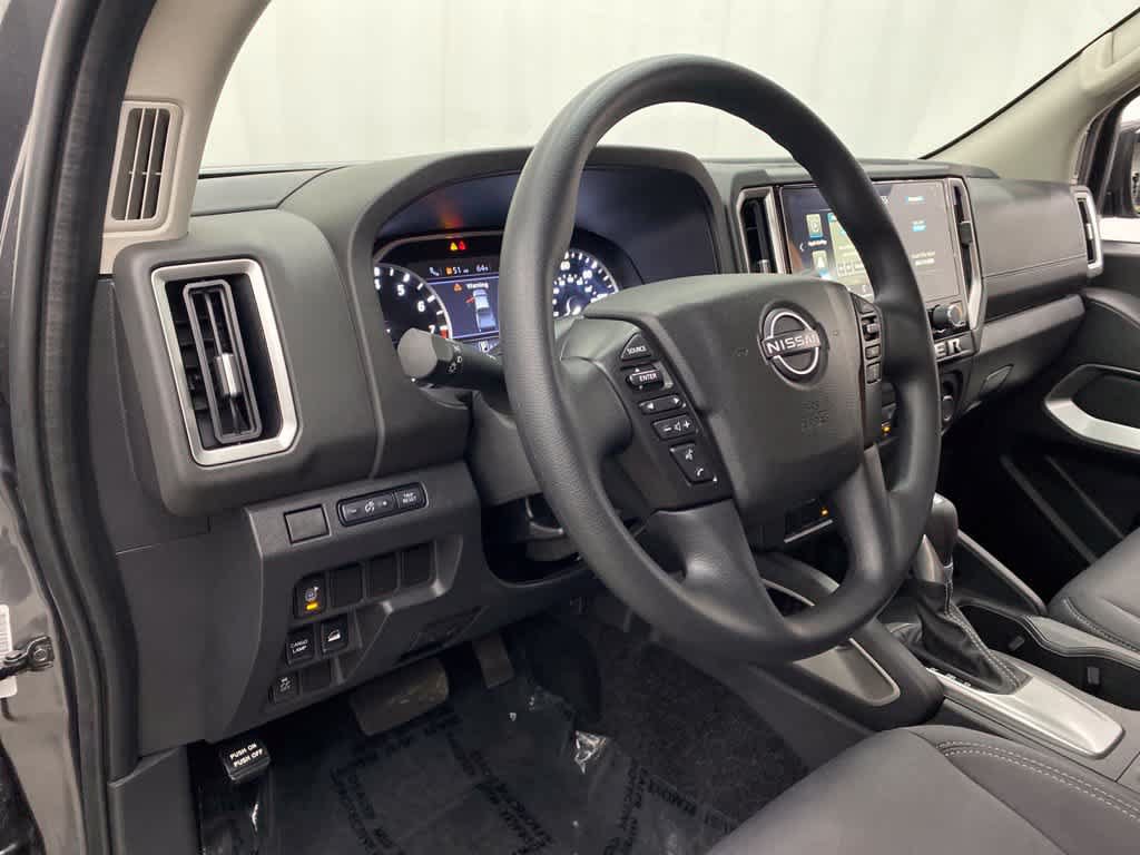 Used 2025 Nissan Frontier SV AWD/4WD image 2