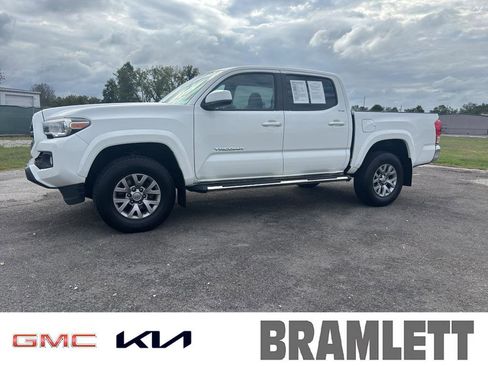 Used 2017 Toyota Tacoma SR5 image 1