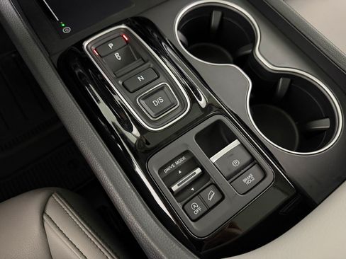 Certified 2024 Honda Pilot Touring image 14