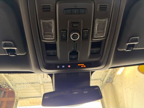 Used 2023 GMC Yukon XL SLT w/ SLT Premium Package image 55