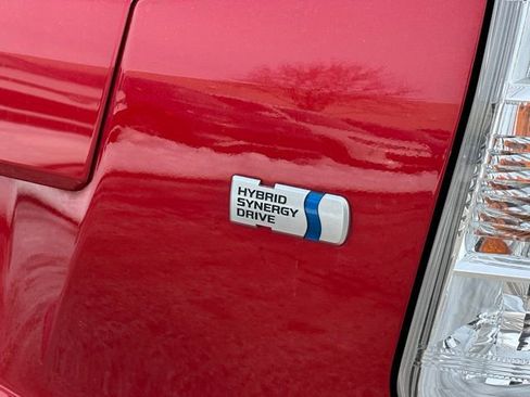 Used 2014 Toyota Prius V Five image 11