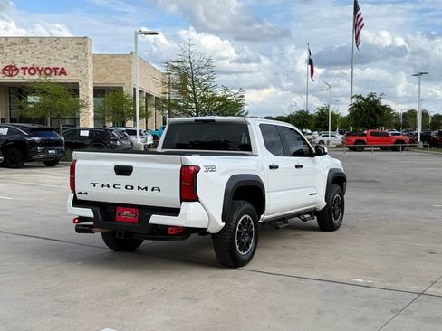 Used 2025 Toyota Tacoma TRD Off-Road image 4