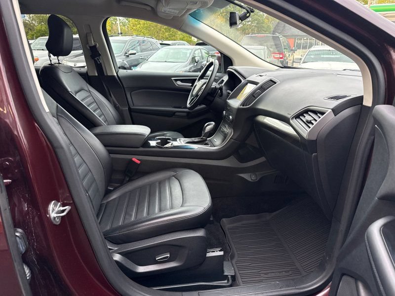 Used 2018 Ford Edge SEL w/ Equipment Group 201A AWD/4WD image 17